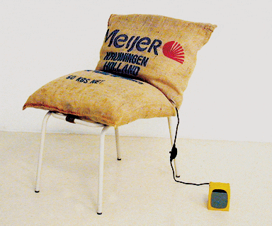 “relaxation” chair with vibrating cushions