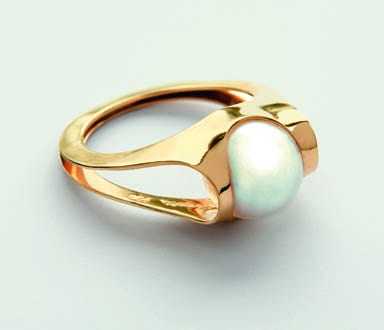 Oyster ring, 2007, for Jens Biegel, designed with the help of Diez’s jewellery designer wife Oyster ring, 2007, for Jens Biegel, designed with the help of Diez’s jewellery designer wife