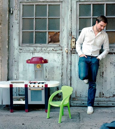 Diez outside his Munich studio, with his daughter’s kitchen Diez outside his Munich studio, with his daughter’s kitchen
