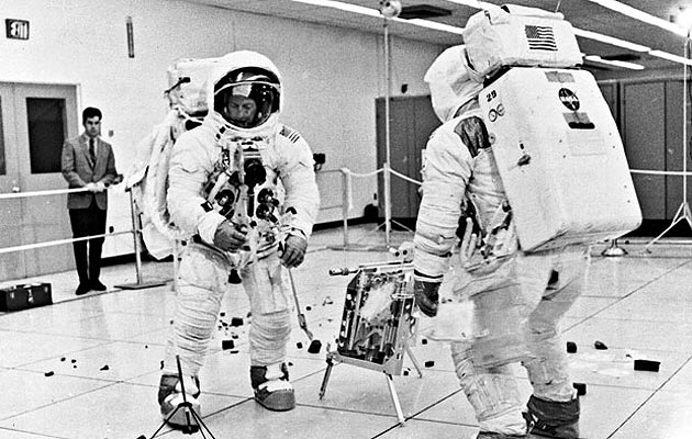icon098-spacesuit-main