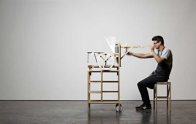 Working-FACETURE-machine-from-side