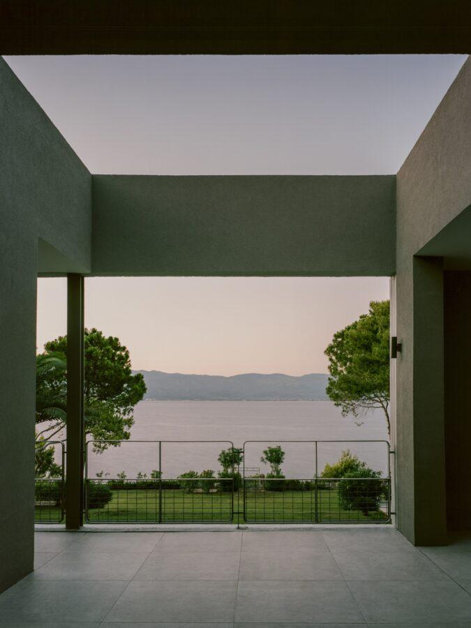 Nikos Hadjimichalis villa Greece Neiheiser Argyros architecture exterior facade