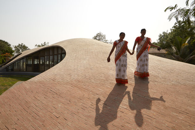 Maya Somaiya library. Photo by Edmund Sumner